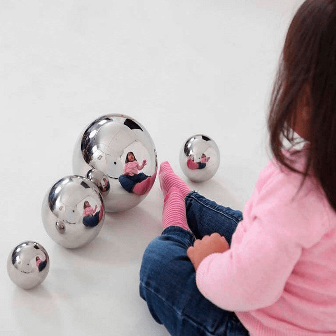 SET BOLAS SENSORIALES CON REFLEJO PLATEADAS-TICKIT - Imagen 3